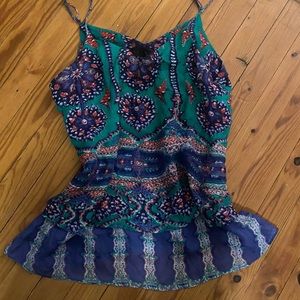 Adjustable strap flowy tank